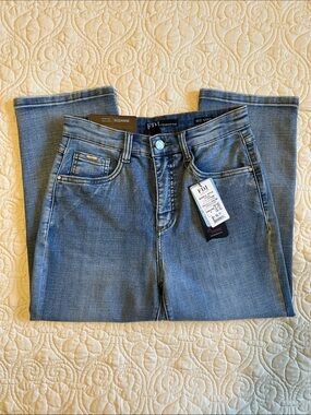 FDJ Suzanne Capri Medium Wash Denim